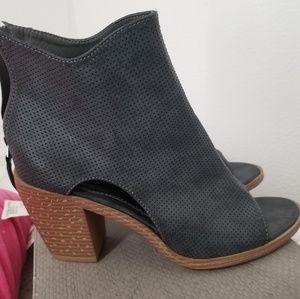 Maurices wedge bootie never worn